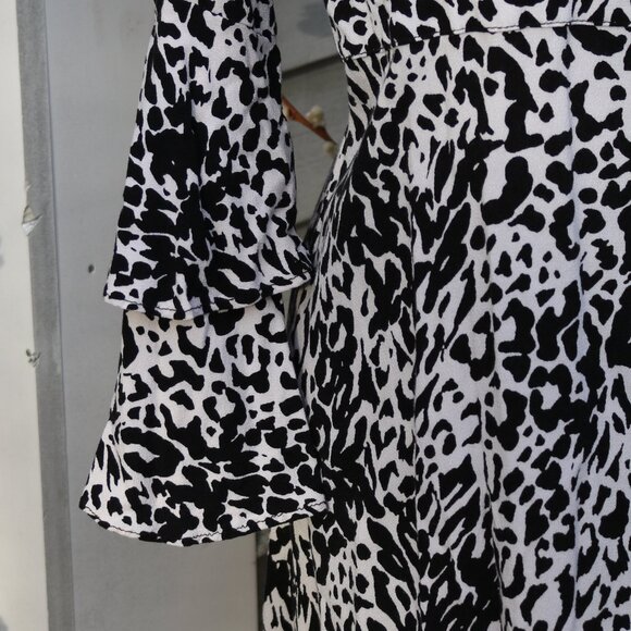 Scoop Black White Animal Print Ruffle Bell Sleeve Rayon Wrap Dress Sz S (4-6) - Picture 4 of 9
